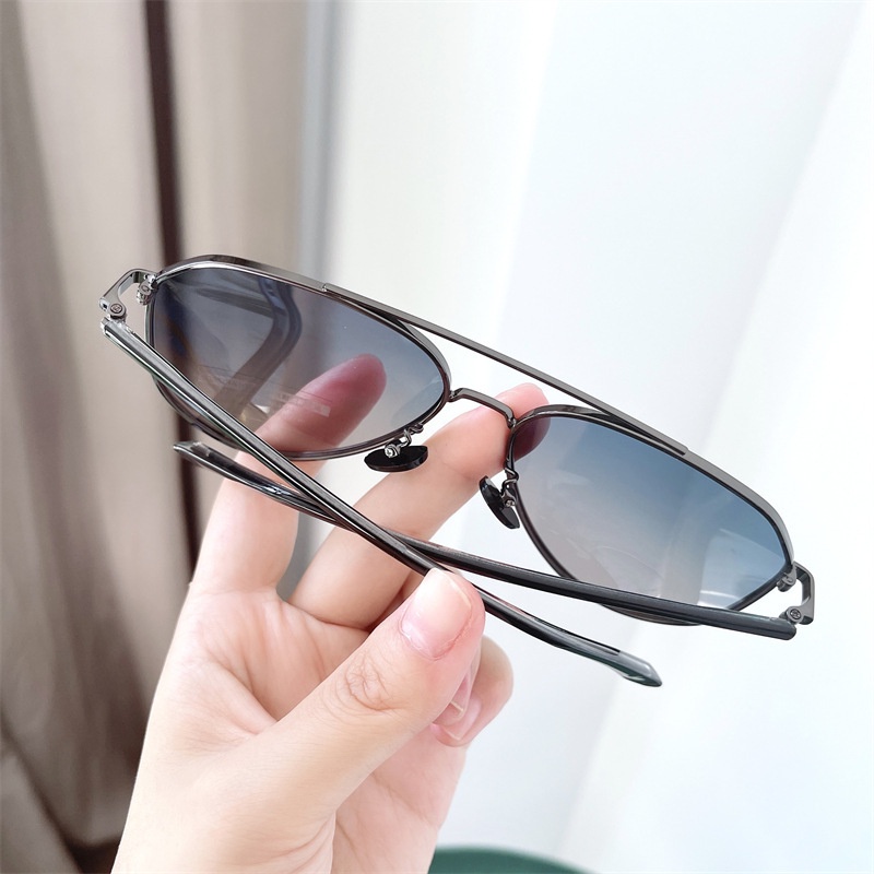 Kính mát gọng kim loại chống tia UV thiết kế cổ điển thời trang cho nam