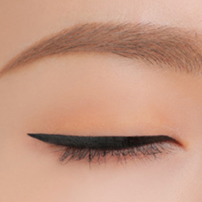 Bút kẻ mắt dạng lỏng màu đen lâu trôi cao cấp