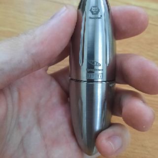 Nhộng titan Rovyvon U7