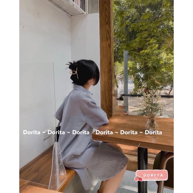 [Ảnh thật/Video] Đầm sơ mi kẻ sọc xẻ tà dáng dài Dorita, Váy sơ mi Hàn Quốc dáng dài - Dorita Boutique