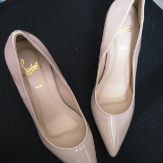 Giày Louboutin nude 7p