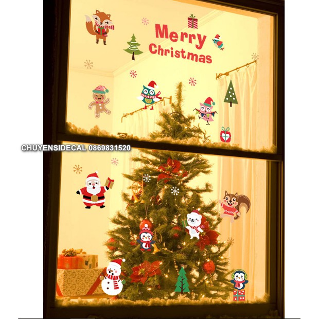 Decal trang trí tường Noel - Sóc và Chim cánh cục vui lễ giáng sinh