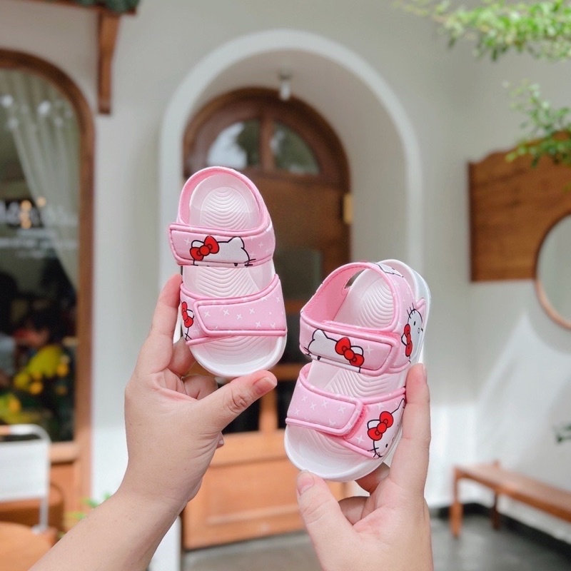 Sandal siêu nhẹ có bé trai và bé gái