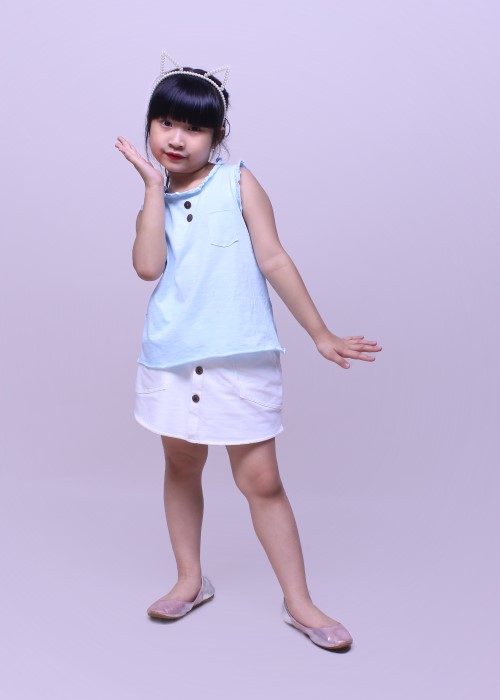 Chân váy bé gái thời trang Jadiny nút gỗ màu trắng