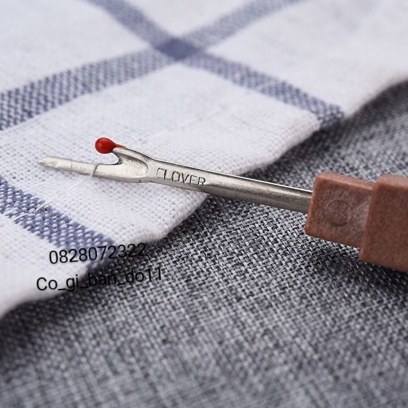 Cây Tháo Chỉ/ Rạch Khuy Lớn Cán Nhựa Giả Gỗ Vuông.