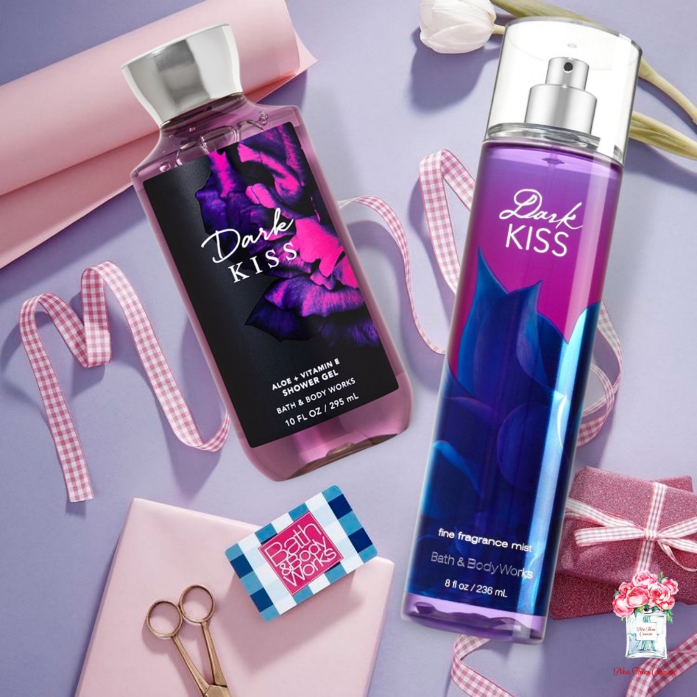 Gel Tắm Bath & Body Works Dark Kiss Hương Thơm Hoa Cỏ Cùng Trái Cây Nồng Nàn Tươi Mát 295ml