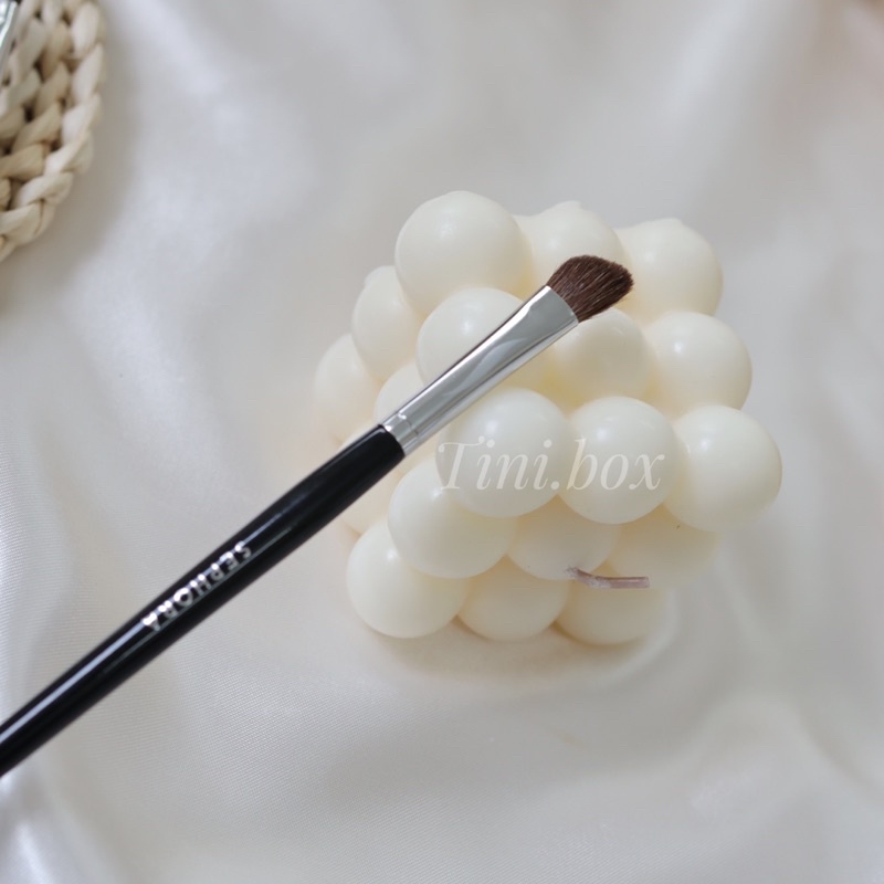 Cọ khối mũi, đánh mắt khói Sephora 13 PRO Angled Shadow
