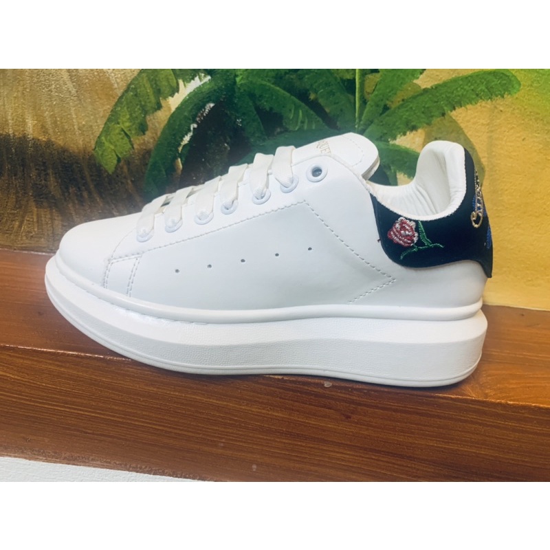Giày Thể Thao Sneaker Mcqueen Cá Tính cho Nam Nữ phiên bản Đặc Biệt gót Nhung thêu hình bướm