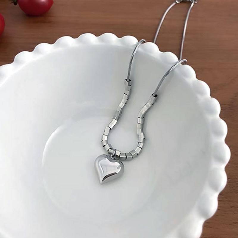 Vòng cổ Thép Titan Mặt Vuông Hình Trái Tim Ba Chiều Thời Trang