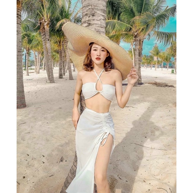 Bikini đi biển siêu sexy kèm chân váy rút trắng