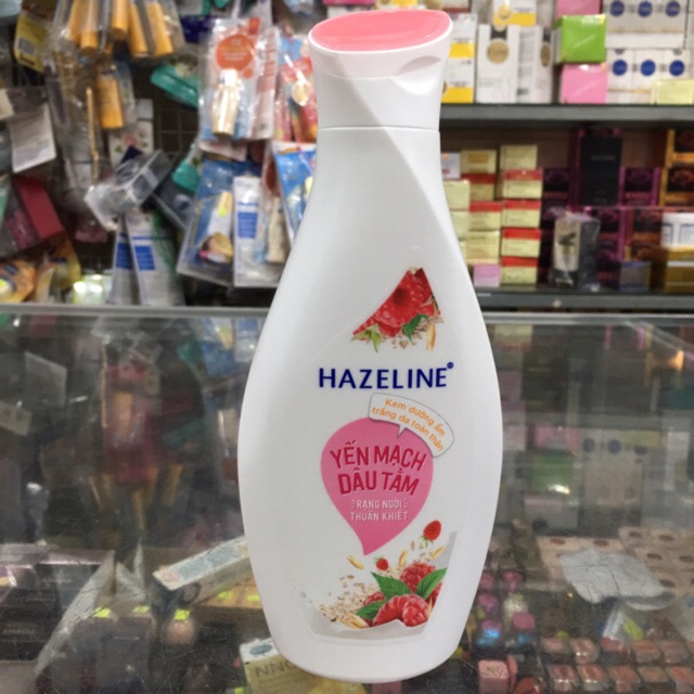 Sữa dưỡng thể trắng da Hazeline Yến mạch và dâu tằm 230ml (mẫu mới)