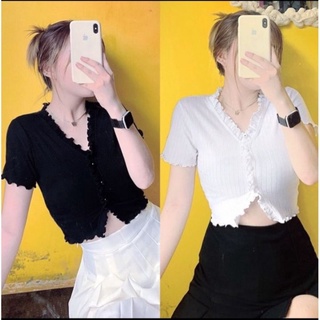 Áo croptop viền bèo cúc