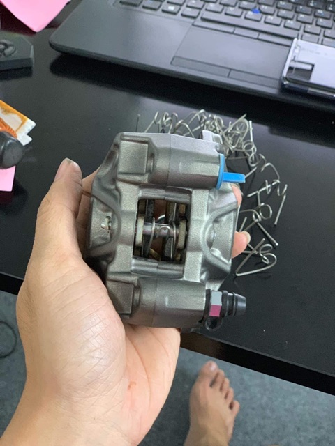 Phe đẩy bố thắng Heo Brembo