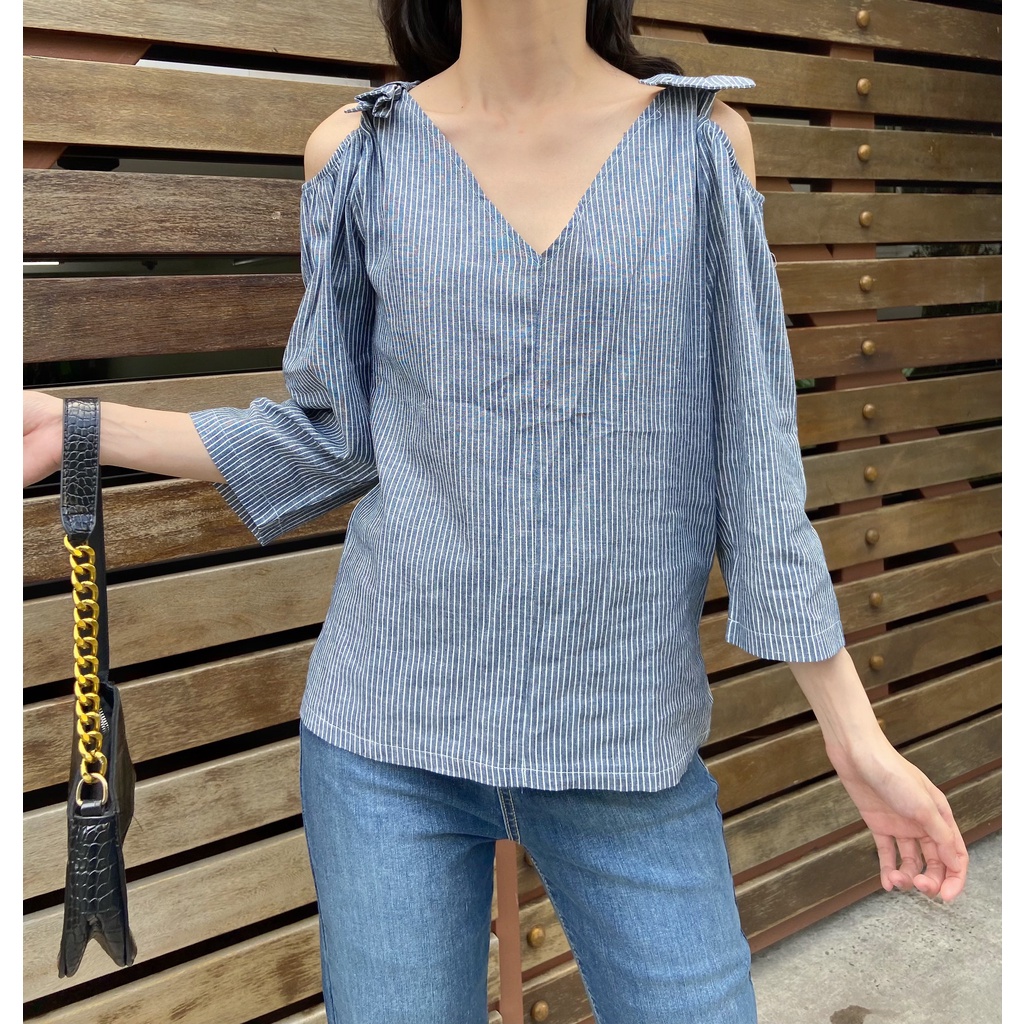Áo Kiểu Nữ, Dài Tay, Cách Điệu Vai Áo, Màu Xanh Jean Sọc Trắng - Lovadova 20B09C002
