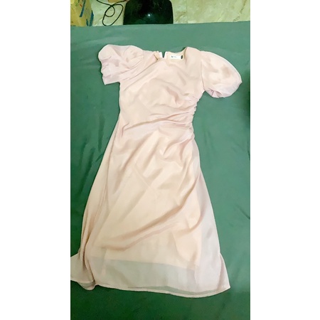Váy thắt eo hồng tôn dáng