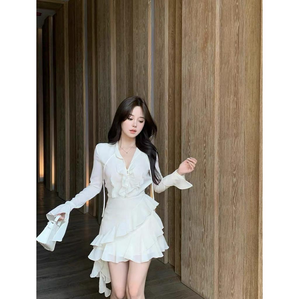 Đầm Váy Trắng Đắp Chéo Bèo Cài Nút Tay Loe Hot Trend Năm Nay E5