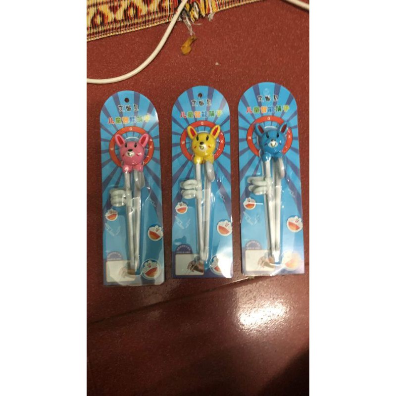 Đũa tập ăn dặm có móc xỏ ngón cho bé