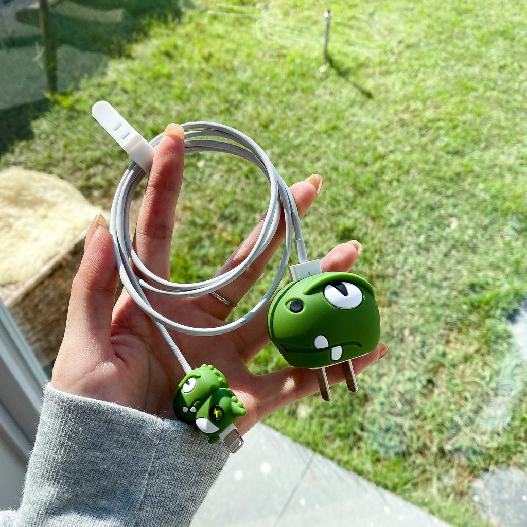 Vỏ Silicon Bảo Vệ Đầu Sạc Điện Thoại iPhone 5W Hình Gấu KAWS Minnie Gấu Đáng Yêu