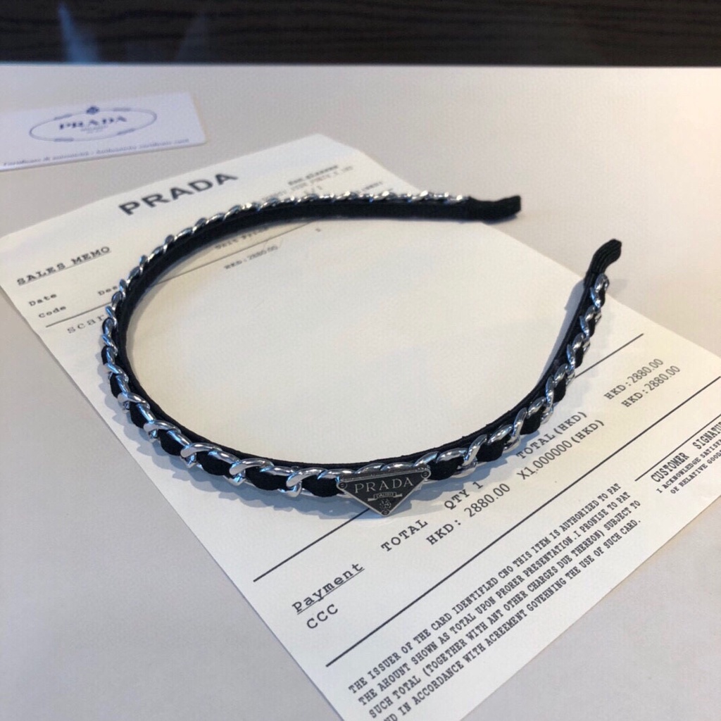 Cái tóc phối dây xích cá tính ấn tượng