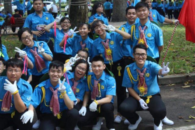 Áo sơ mi Hội liên hiệp thanh niên chỉ còn size 40 cho nữ