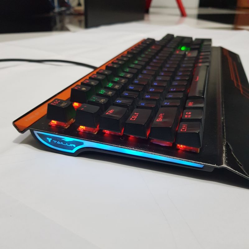 Bàn phím cơ Tailun KG006 bản có kê tay hàng thanh lý còn tốt