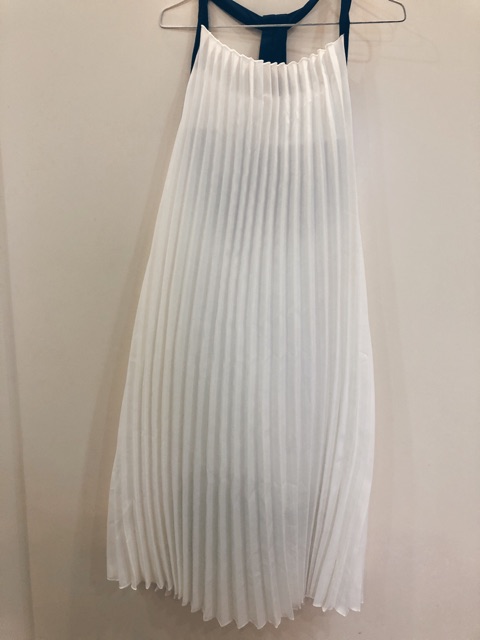 HÀNG CÓ SẴN SLL_Váy Maxi trắng xếp ly hở lưng siêu xinh | BigBuy360 - bigbuy360.vn