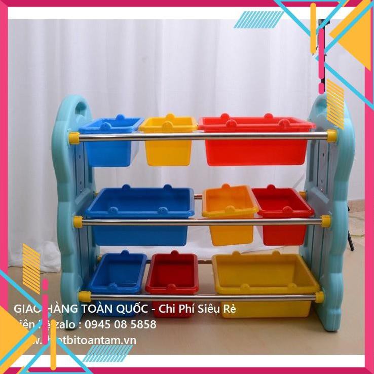 XÃ HÀNG - Kệ Gấu trúc có nhiều tầng mỗi tầng có các khay chia ngăn nhỏ giúp bé có thể đựng đồ chơi riêng biệt