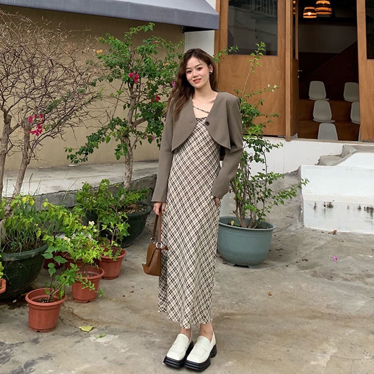 Bộ Áo Khoác Ngắn + Đầm Hai Dây Vải Voan Dáng Ôm Thời Trang Mùa Thu Cho Nữ 2021
