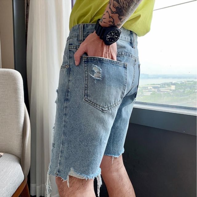 Quần short jean rách có in chữ có ảnh thật phía sau