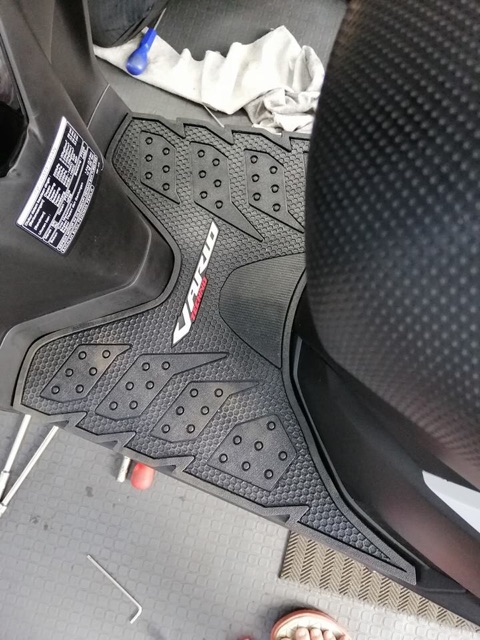 Lót chân Vario 125 /150  cao su dầy - thảm để chân Vario - đồ chơi xe Vario 150