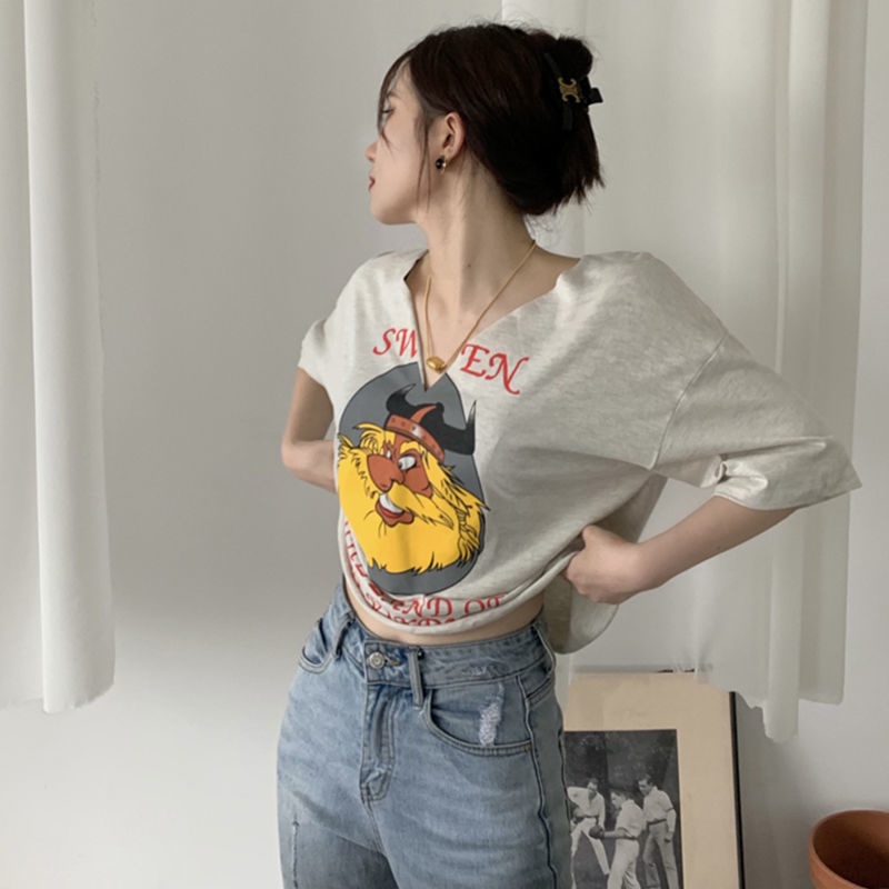Áo Thun Ngắn Tay Cổ Chữ v In Họa Tiết Hoạt Hình Phong Cách Cổ Điển Dành Cho Nữ