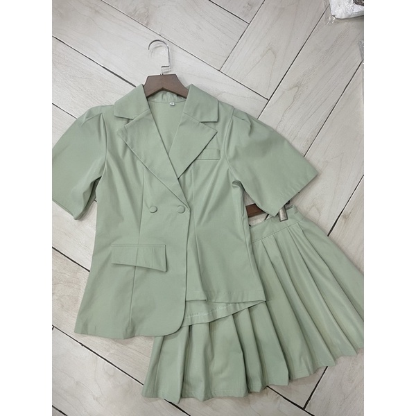 Set ( có bigsize )  vest xanh pastel áo lệch phối chân váy xếp ly