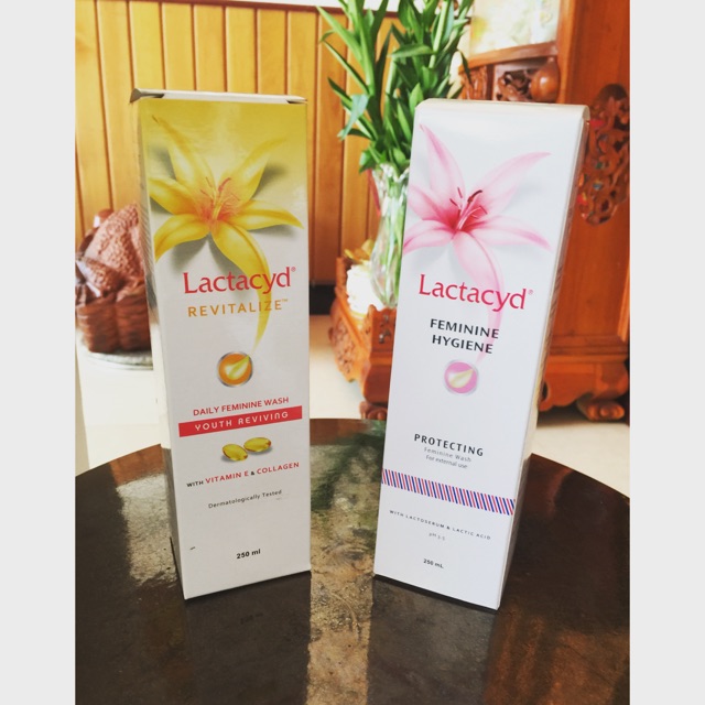 Dung Dịch Vệ Sinh Phụ Nữ Lactacyd Revitalize with Vitamin E & Collagen