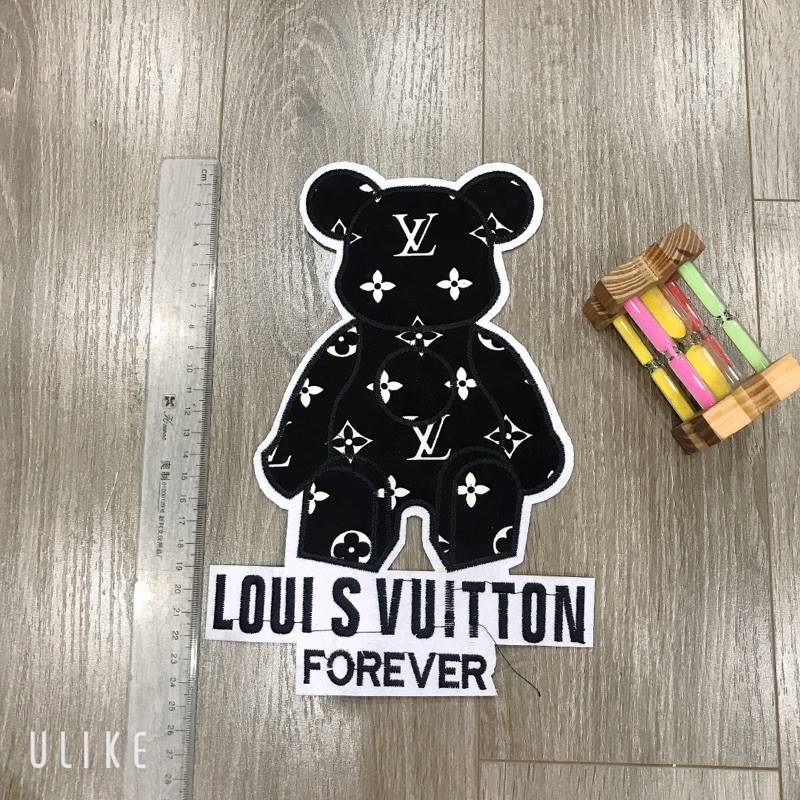 Sticker , Logo Thêu Gấu LV chữ bản to