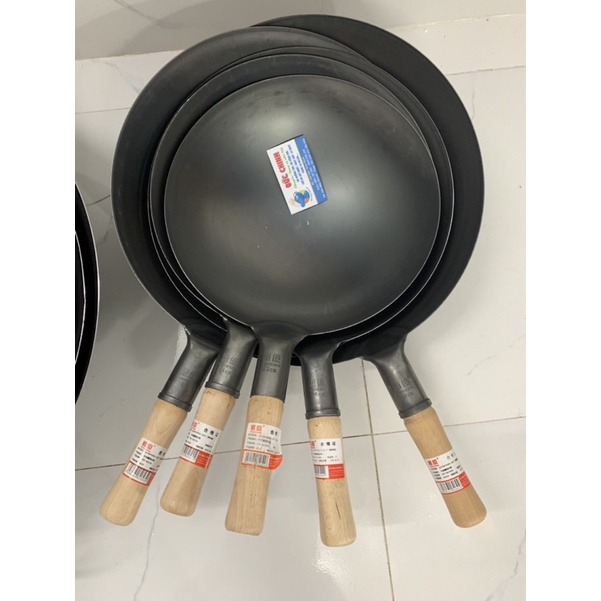 Chảo thép chống dính tay cầm gỗ thép carbon