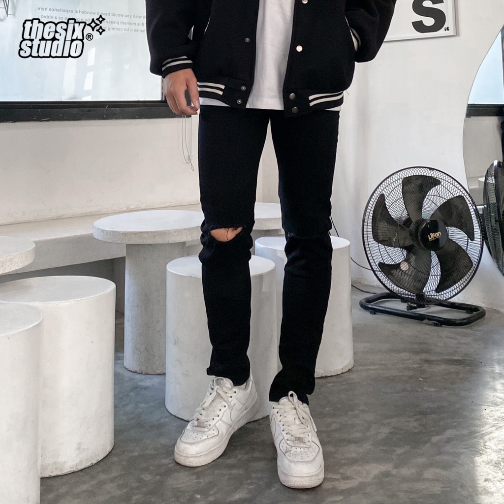 Quần jean đen nam rách gối - đen trơn Form Slim-fit không phai màu THESIX.stw
