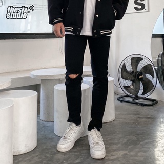 Quần jean đen nam rách gối - đen trơn Form Slim-fit không phai màu THESIX.stw