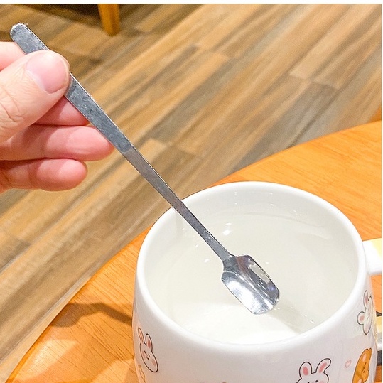[Hàng mới về] Ly sứ Gấu Nâu và Thỏ Trắng kèm nắp đậy Bập bênh độc đáo - Cốc nước có tay cầm