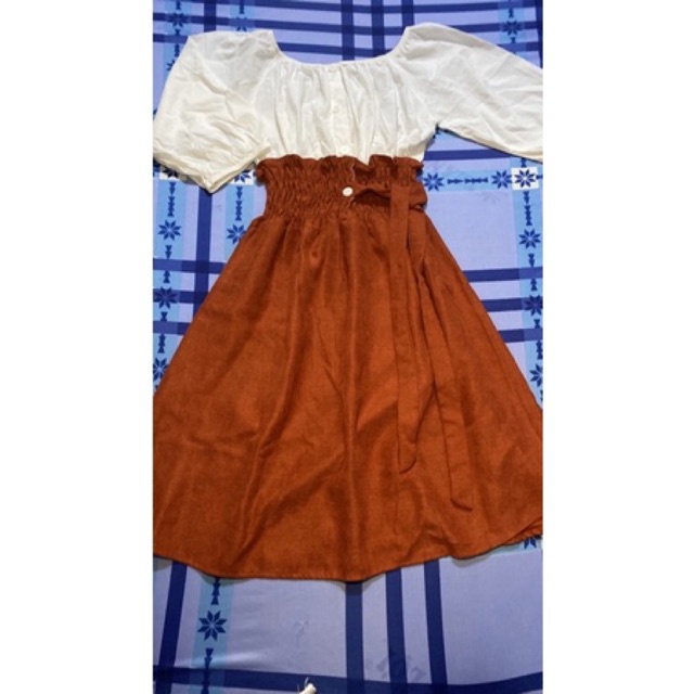 Váy xoè buộc nơ