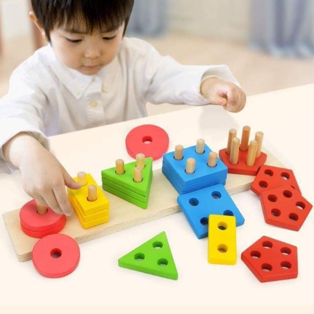 Giáo cụ Montessori thả hình khối