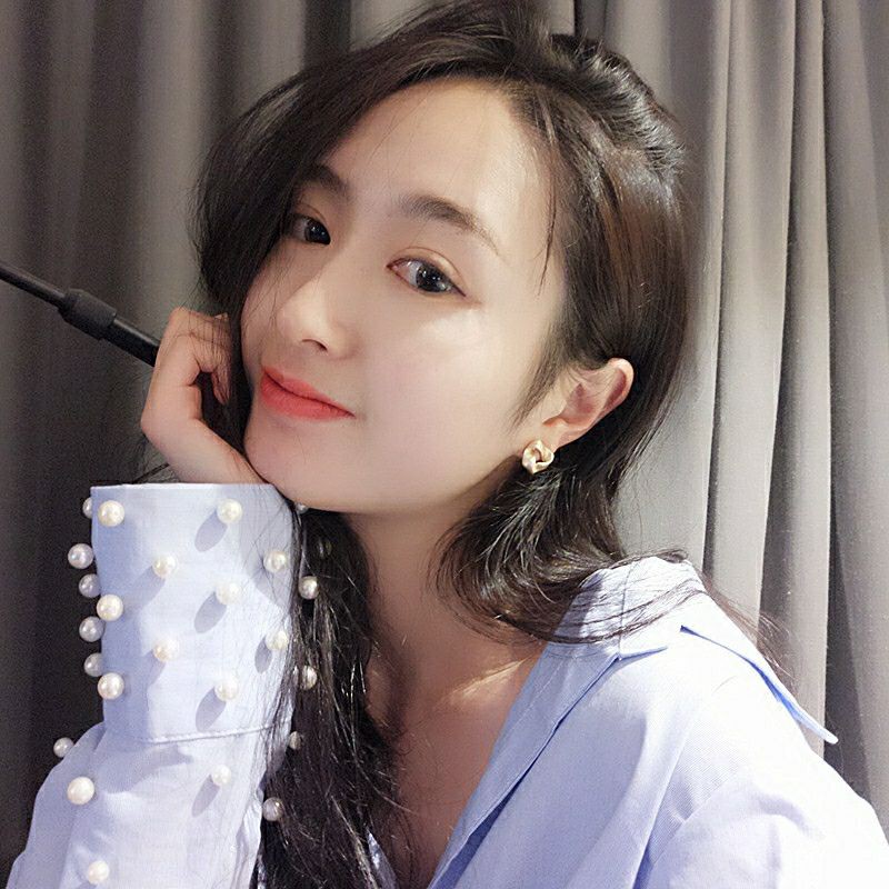 Hoa tai xoắn của Seok Kyung trong phim Penthouse