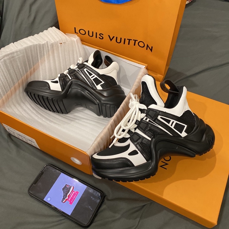 GIÀY LV BLACK WHITE LAI AU SC