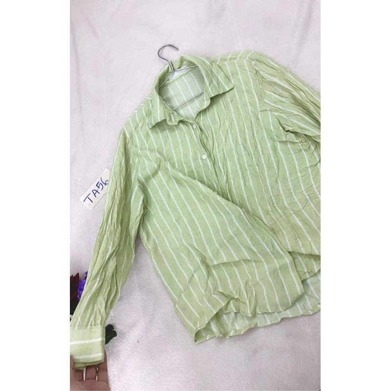 Áo sơmi sọc xanh nhạt size M/L. TA56