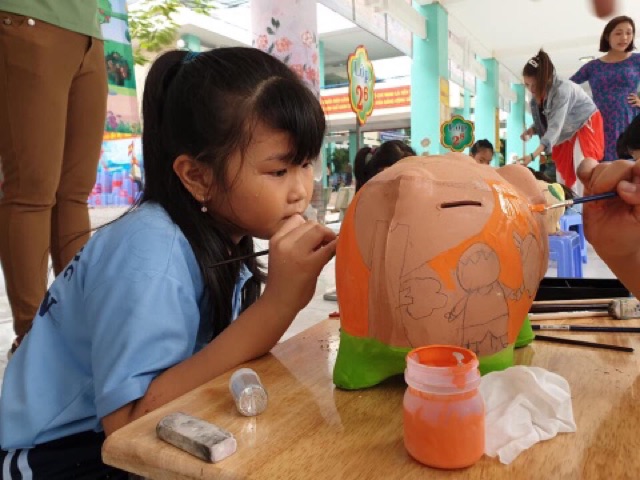 Heo đất chưa tô - Tượng tô màu cho bé Heo đất nung chưa sơn vẽ kèm màu và cọ giá rẻ