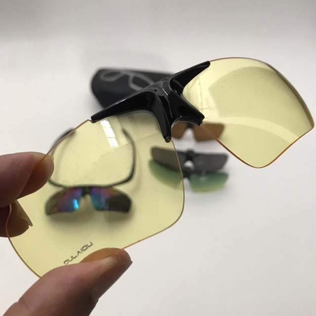 Bộ kính thể thao, kính đi xe đạp, rất tiện lợi khi lật mắt kính lên. | BigBuy360 - bigbuy360.vn
