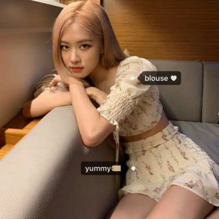 Set đồ hoa nhí hè Rose BLACKPINK - Áo croptop tay bồng bo eo - Chân váy xòe cạp cao nhún trẻ trung điệu đà