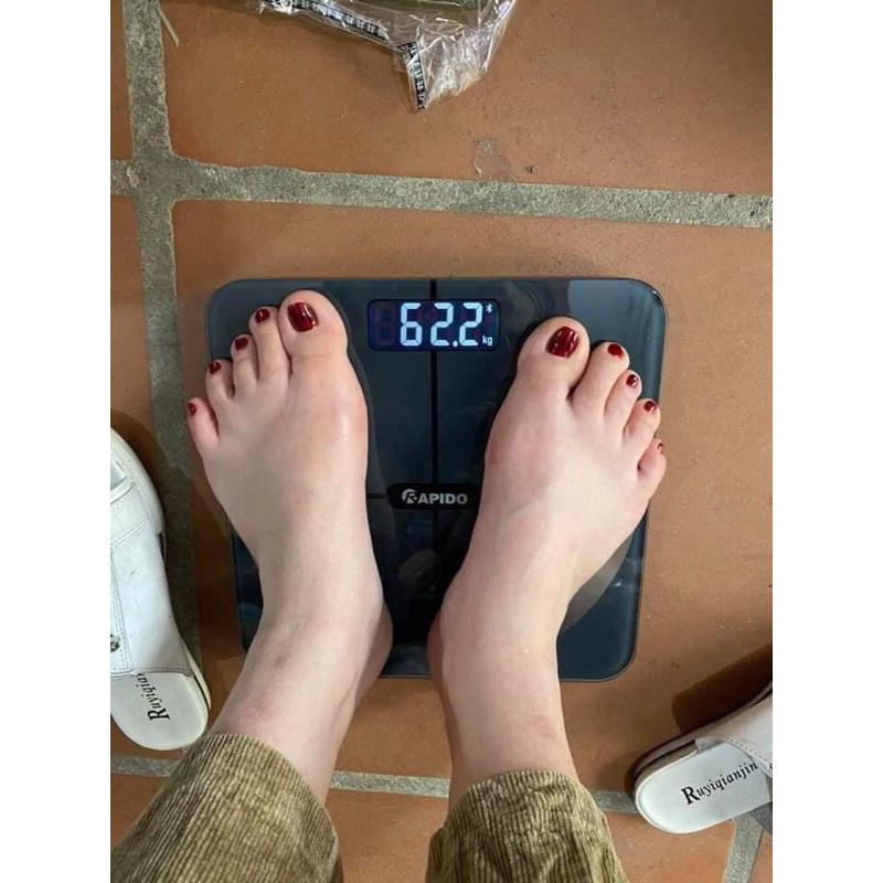 Cân rapido có bảo hành , có Bluetooth , tặng kèm pin