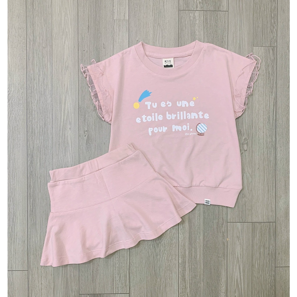 Set bộ cotton Petite 2 màu hồng/vàng áo phối tay voan + chân váy liền quần