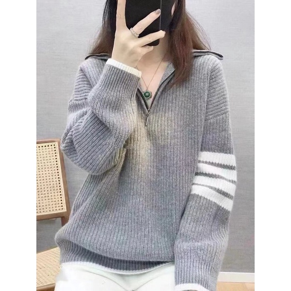 Áo len nữ cổ cao có khoá kéo thương hiệu Thom Browne cao cấp chất liệu mềm mại và thoáng khí