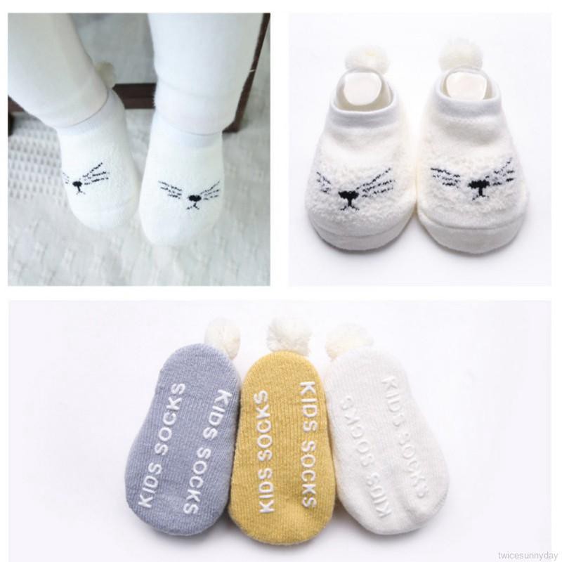 Tất em bé chống trượt in hình hoạt hình dễ thương